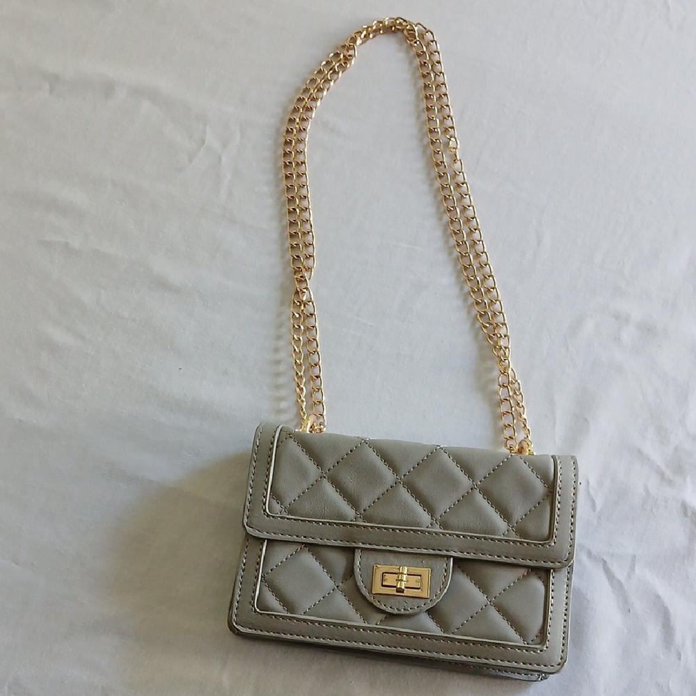 Source Unknown Quilted Crossbody Bag with Gold Chain